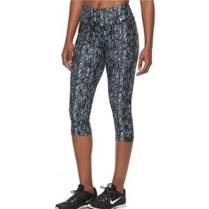Nike Dri Fit Screen Fuzz Cropped Leggings